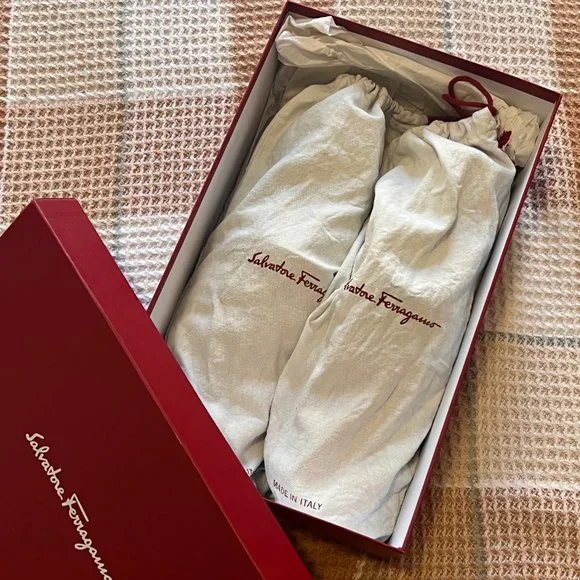 FERRAGAMO - Men's Textured Calfskin Gancini Loafer (+ LIGHT BROWN BELT) - Picture 8 of 11